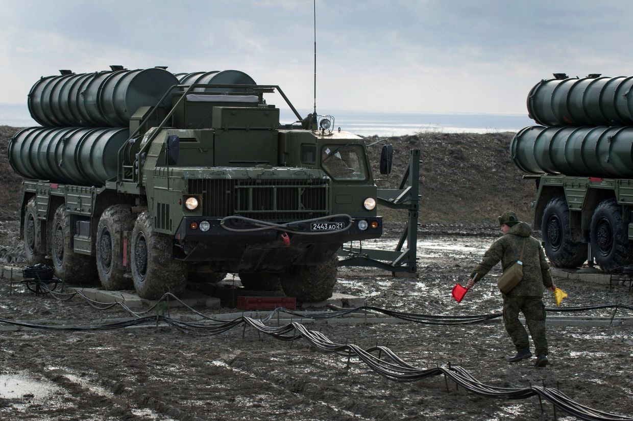 Пусковая установка зенитно-ракетного комплекса С-400 Триумф полка противовоздушной обороны в Феодосии