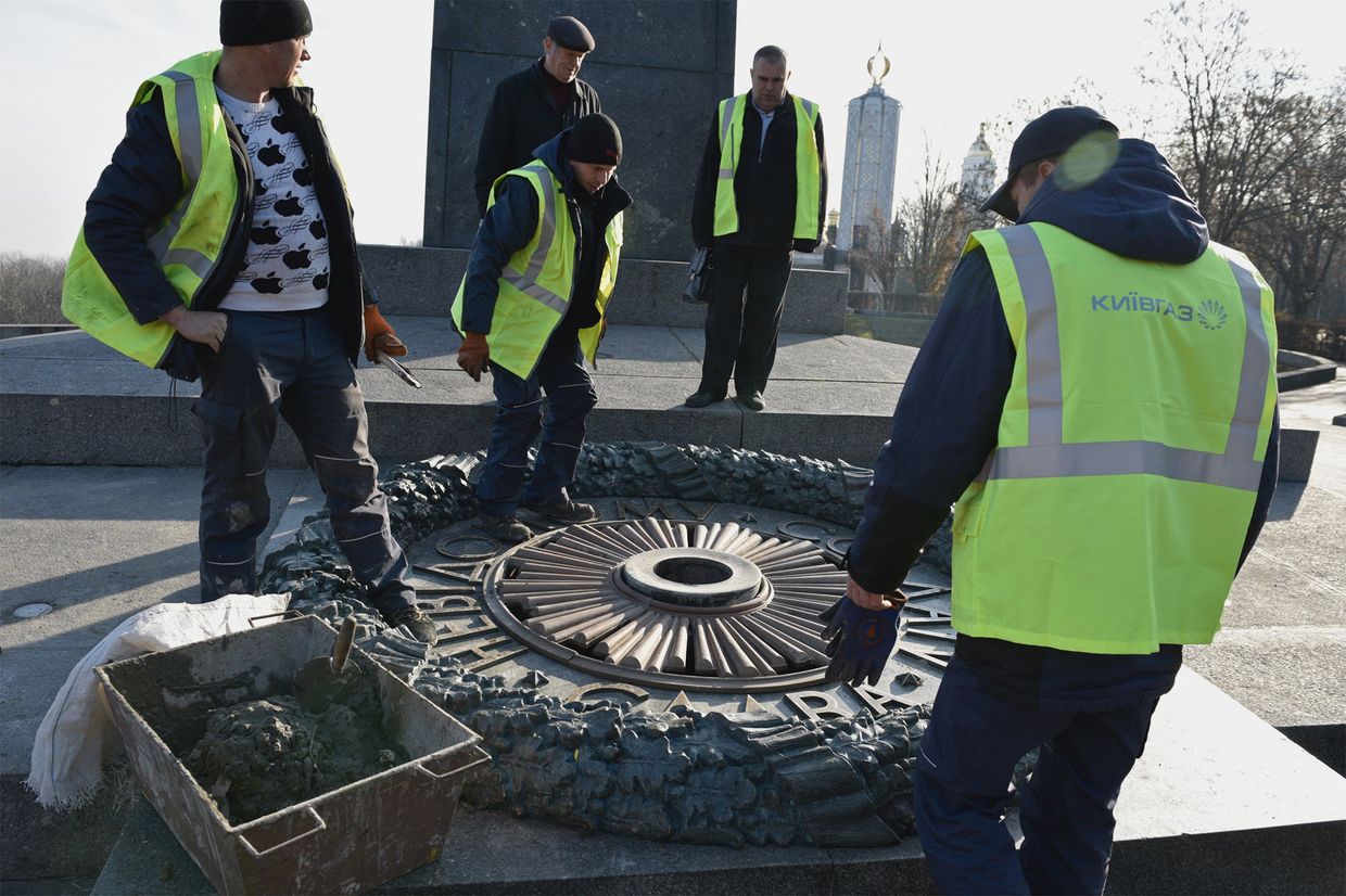 В Киеве вновь залили цементом Вечный огонь