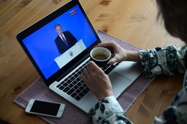 Трансляция ежегодного послания президента РФ В. Путина к Федеральному собранию