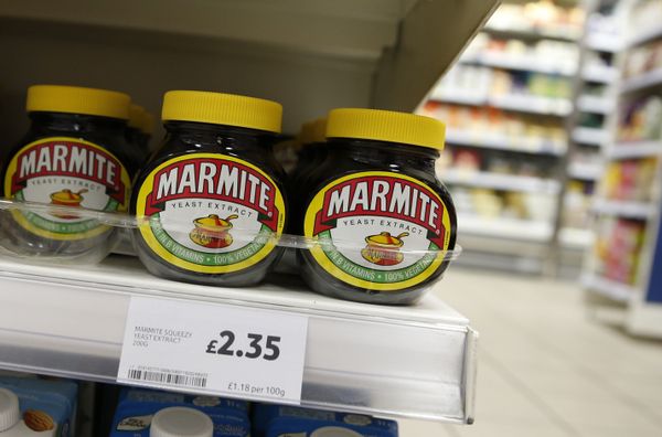 Продажа Marmite в одном из магазинов в Лондона Продажа Marmite в одном из магазинов в Лондона
