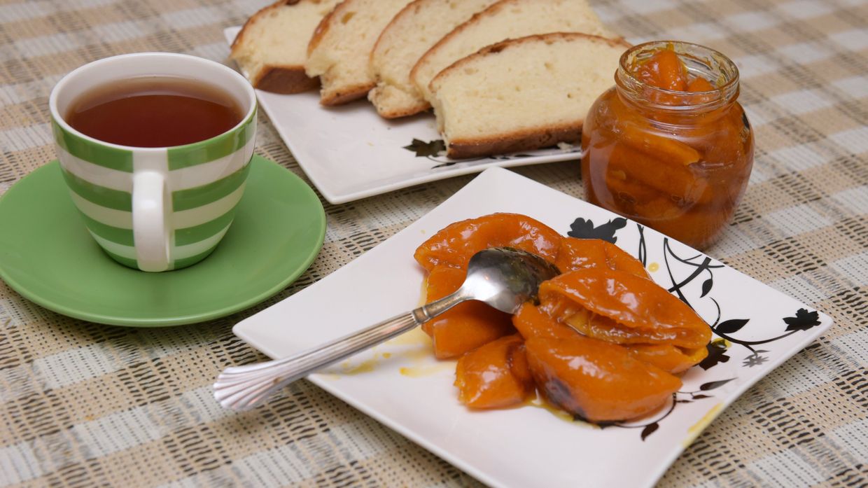 Мандариновое варенье и чай