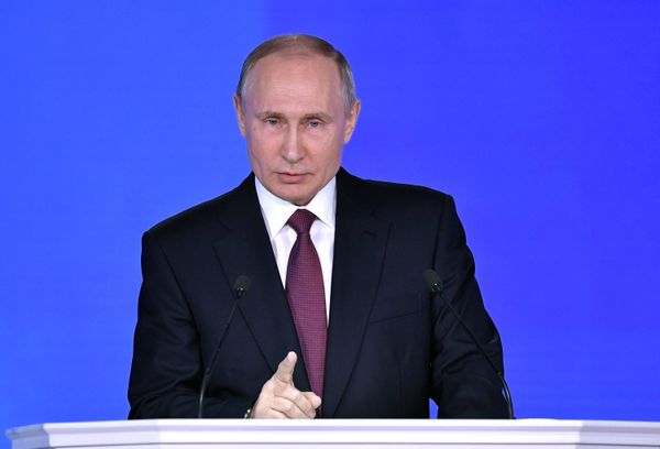 Президент РФ Владимир Путин выступает с ежегодным посланием Федеральному Собранию