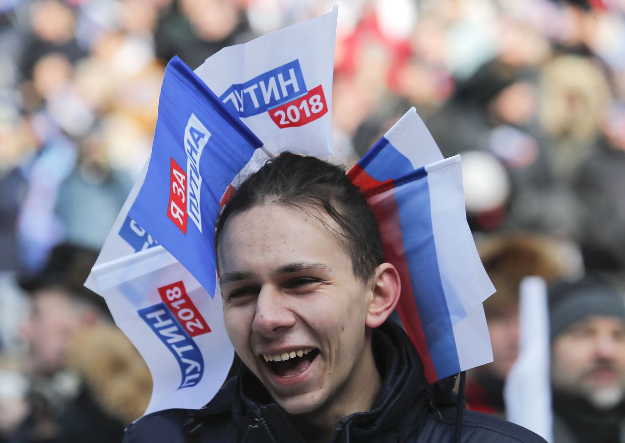 Участник митинга в поддержку кандидата в президенты РФ Владимира Путина «За сильную Россию!» Участник митинга в поддержку кандидата в президенты РФ Владимира Путина «За сильную Россию!»