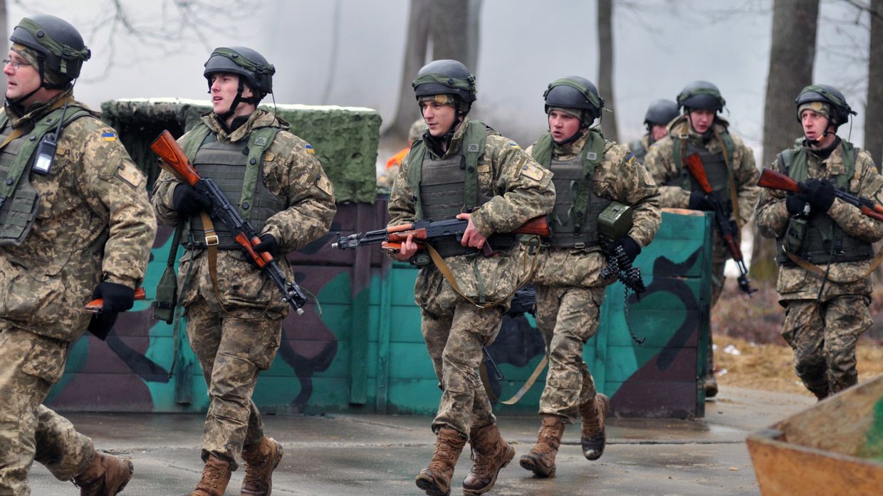 Украинские военнослужащие во время боевых учений на Яворовском полигоне в Львовской области