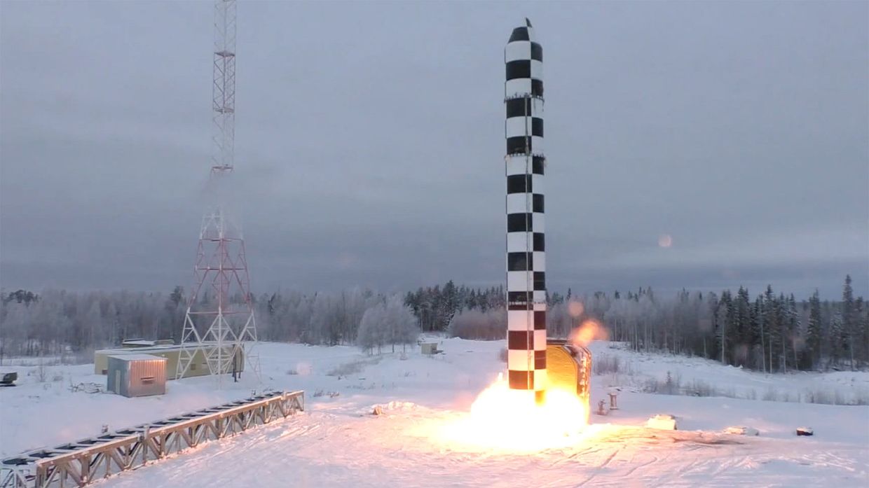 Демонстрация испытаний ракетного комплекса стратегического назначения Сармат во время послания президента РФ Владимира Путина Федеральному собранию