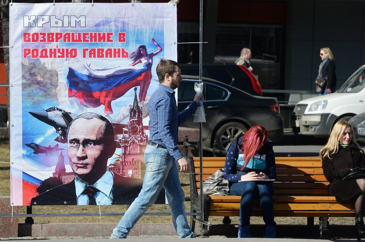 Арт-выставка графических работ Крым. Возвращение в родную гавань