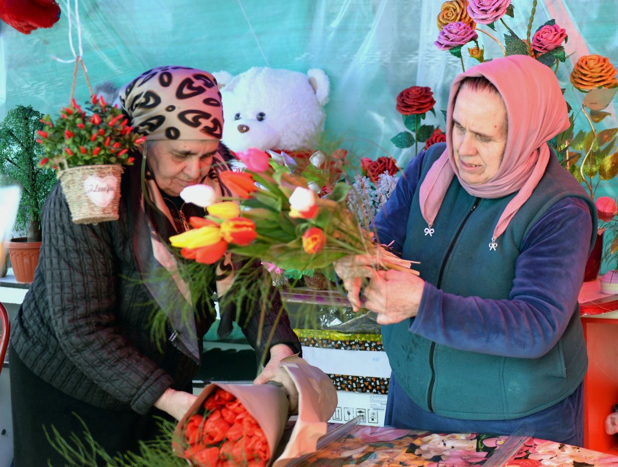 Подготовка к празднованию 8 Марта в городах России