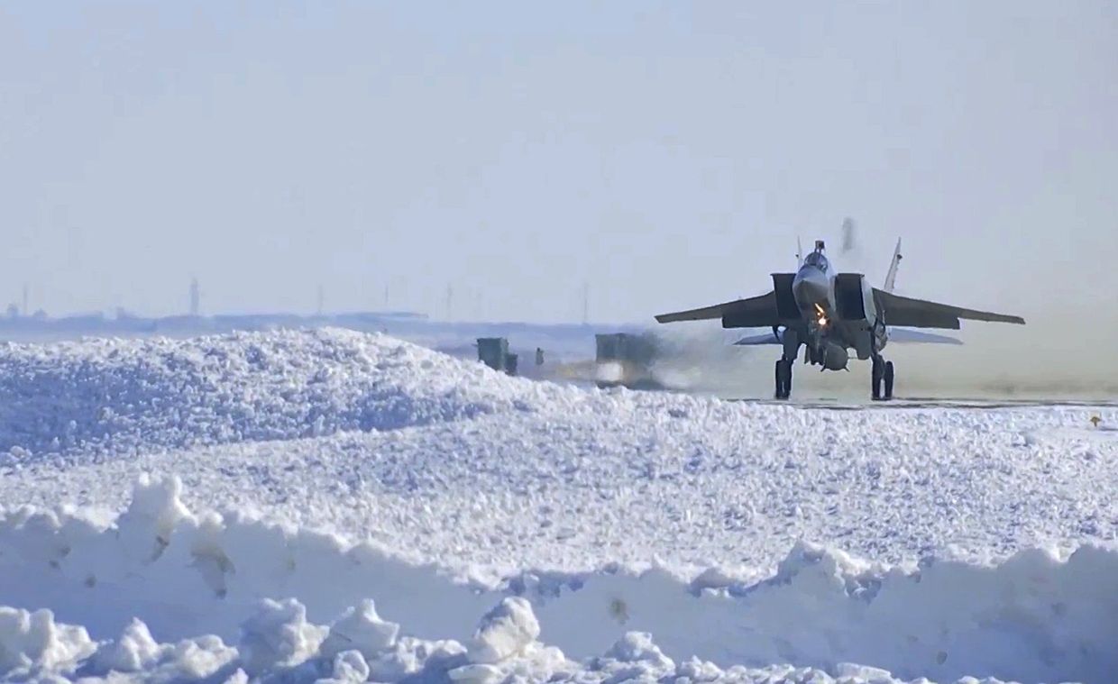 МиГ-31 ВКС провел учебный пуск гиперзвуковой ракеты Кинжал МиГ-31 ВКС провел учебный пуск гиперзвуковой ракеты Кинжал