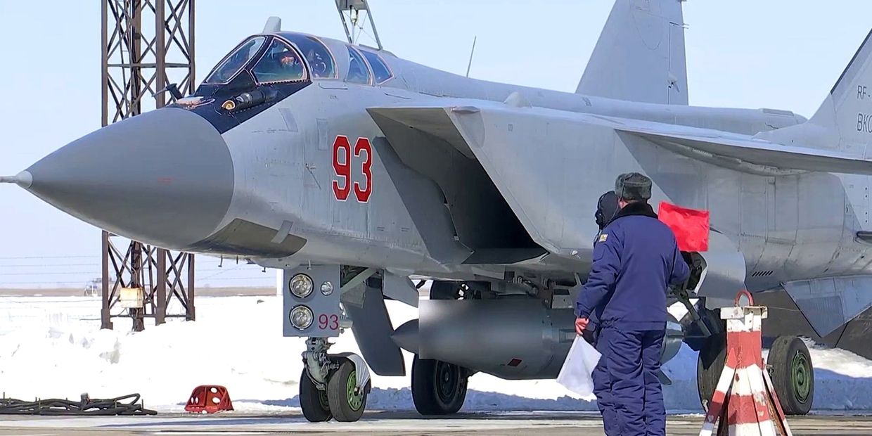 МиГ-31 ВКС провел учебный пуск гиперзвуковой ракеты Кинжал