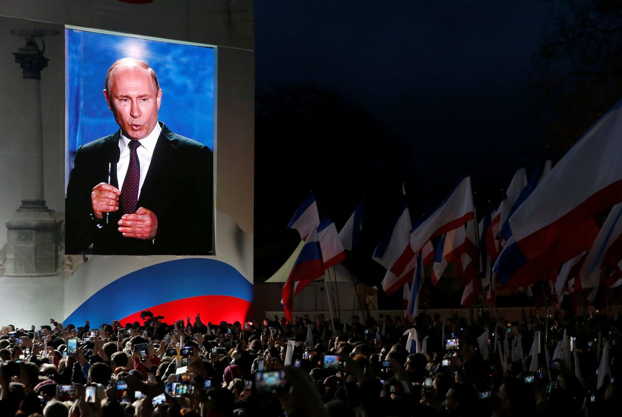 Президент России Владимир Путин выступает на концерте-митинге в Севастополе