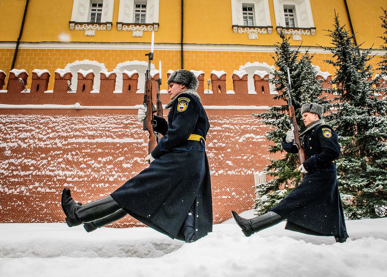 Почетный караул у могилы Неизвестного солдата
