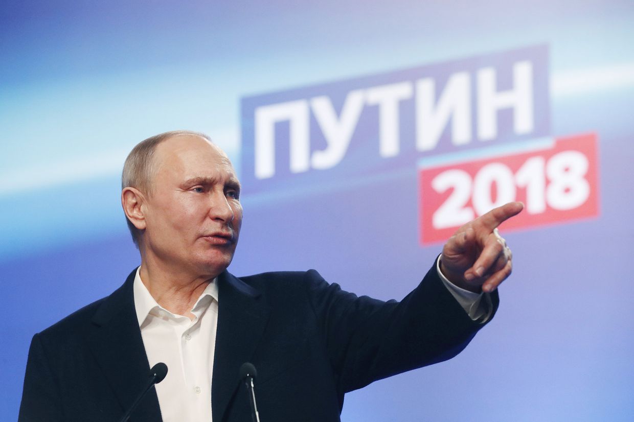Президент России Владимир Путин в предвыборном штабе в Москве