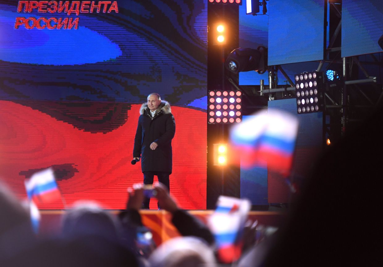 Владимир Путин во время митинга-концерта на Манежной площади в Москве