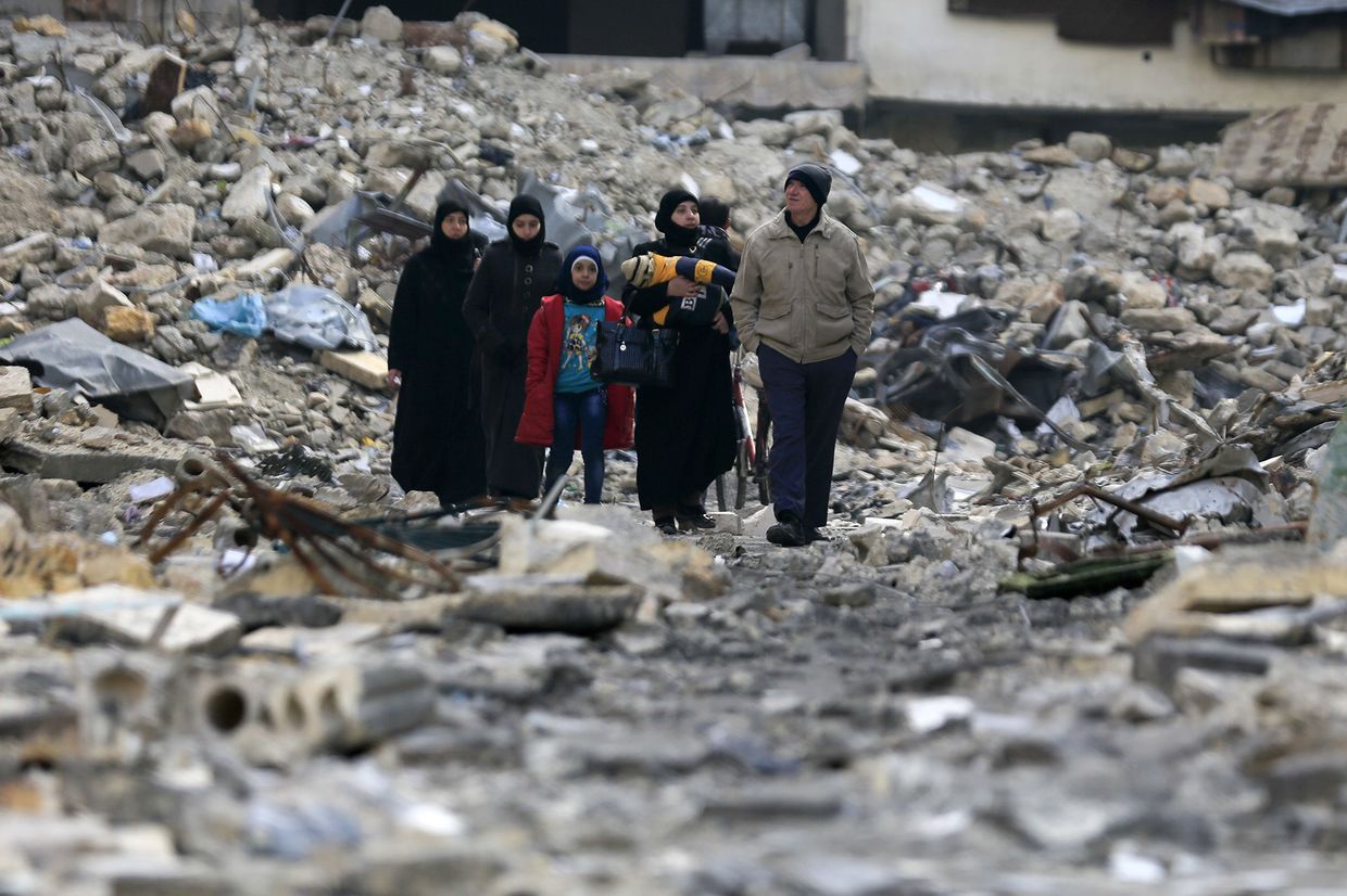 Жители восточного Алеппо в Сирии Жители восточного Алеппо в Сирии