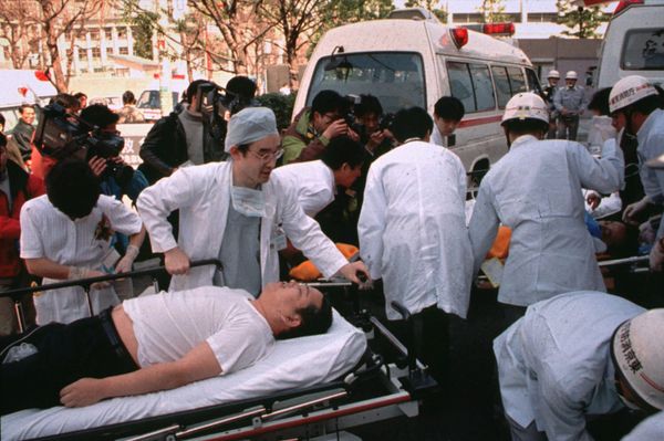 Пассажиры метро, пострадавшие от терракта в Токио, 1995 год