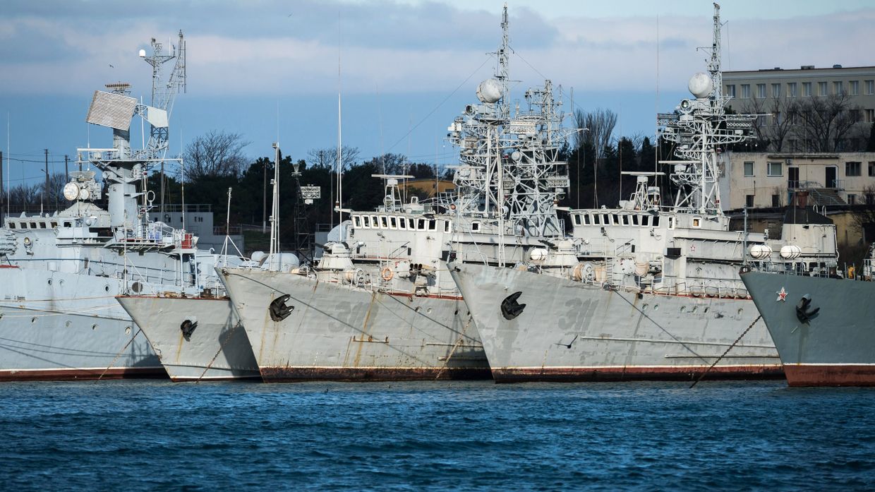 Корабли, которые ранее входили в состав военно-морских сил Украины, в бухте Севастополя. 13 января 2017