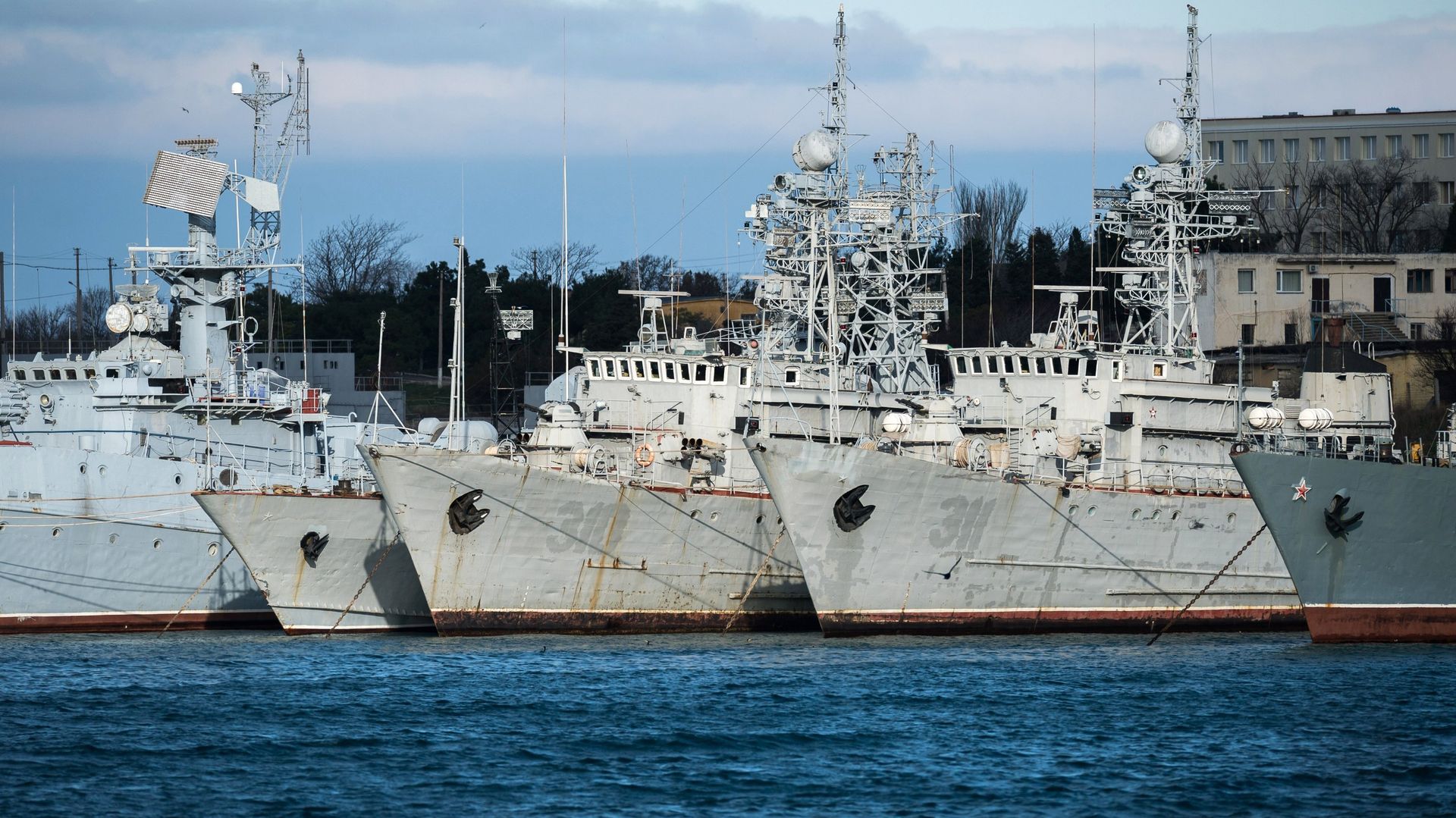 Корабли, которые ранее входили в состав военно-морских сил Украины, в бухте Севастополя. 13 января 2017 - ИноСМИ, 1920, 16.08.2021