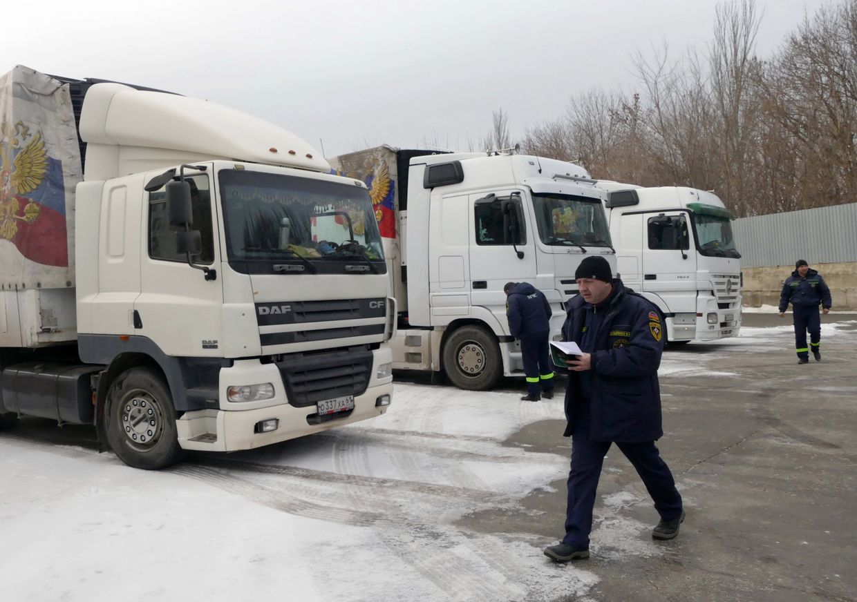 Автомобили 74-го конвоя МЧС России с гуманитарной помощью для жителей Донбасса в Донецке. 22 февраля 2018