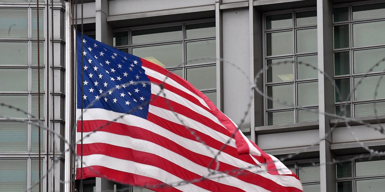 США высылает российских дипломатов из страны США высылает российских дипломатов из страны