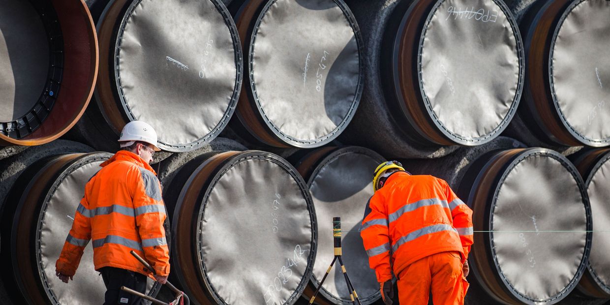 Трубы для строительства газопровода Северный поток - 2 недалеко от порта Мукран, Германия