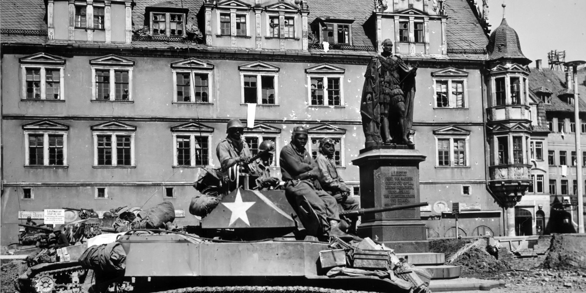 761-й танковый батальон «Черные Пантеры» в Кобурге, 1945 - ИноСМИ, 1920, 15.03.2025