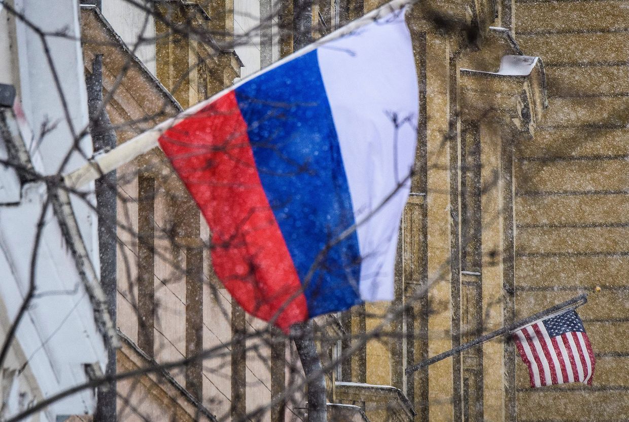 Флаги России и США