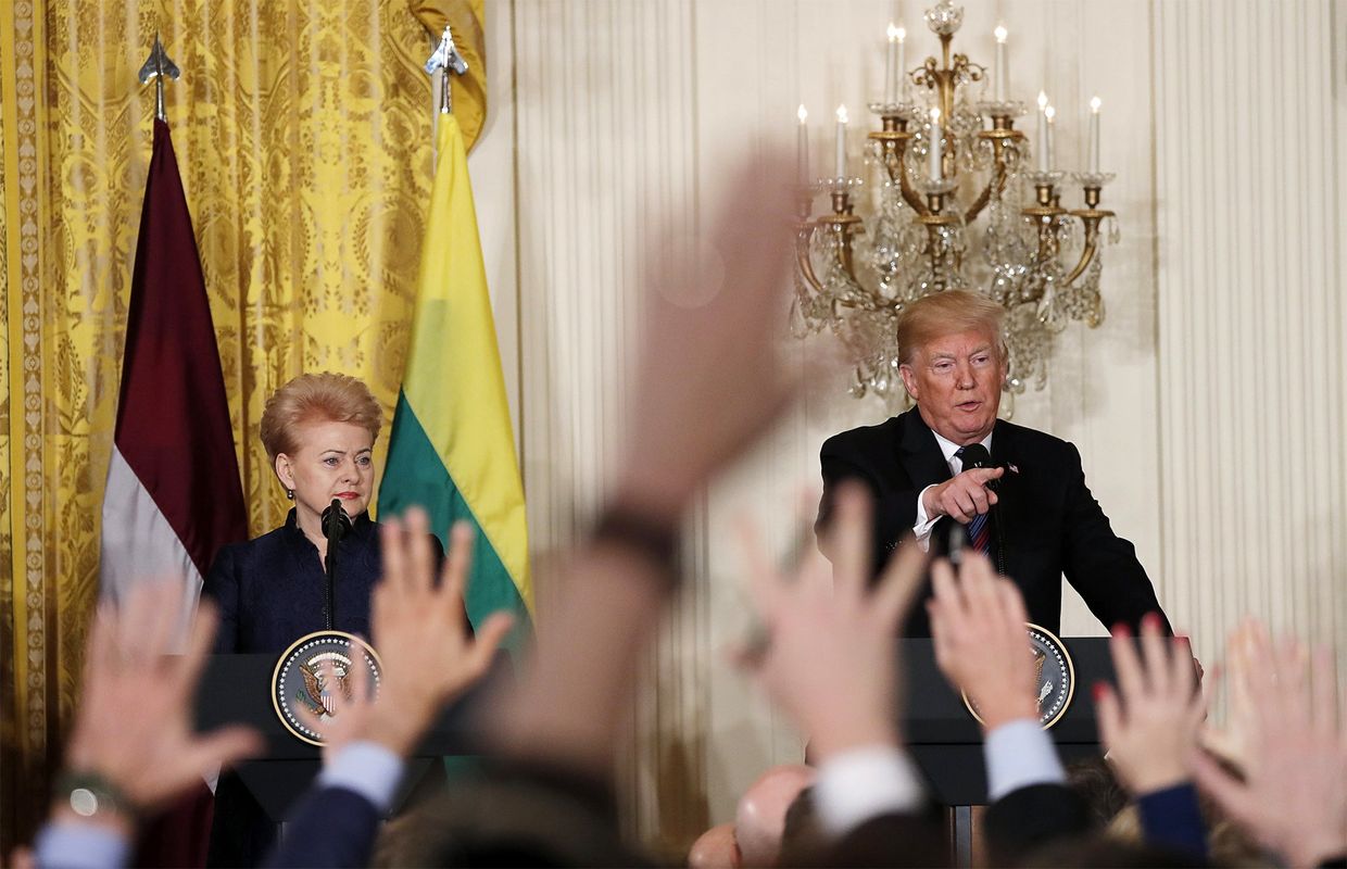 Совместная пресс-конференция президента США Дональда Трампа и президента Литвы Дале Грибаускайте