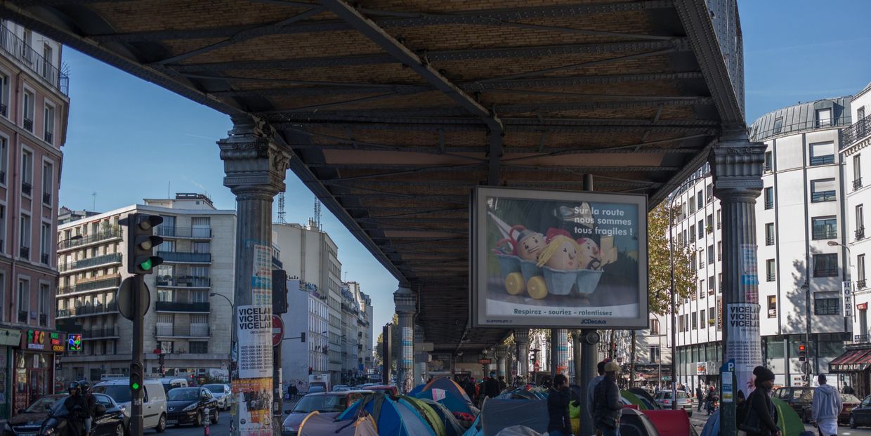 Палаточный лагерь мигрантов в Париже