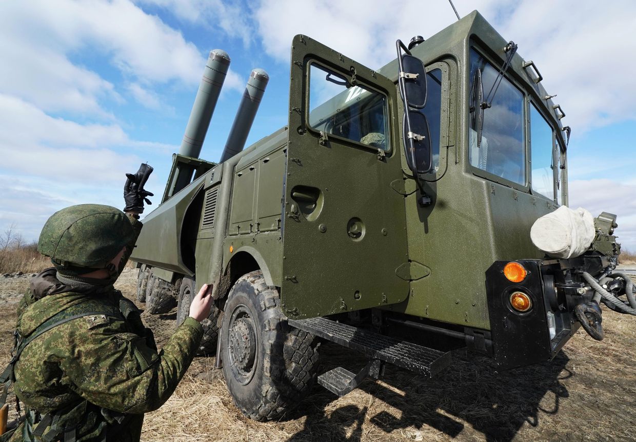 Военнослужащие во время тактических учений береговых ракетных войск Балтийского флота