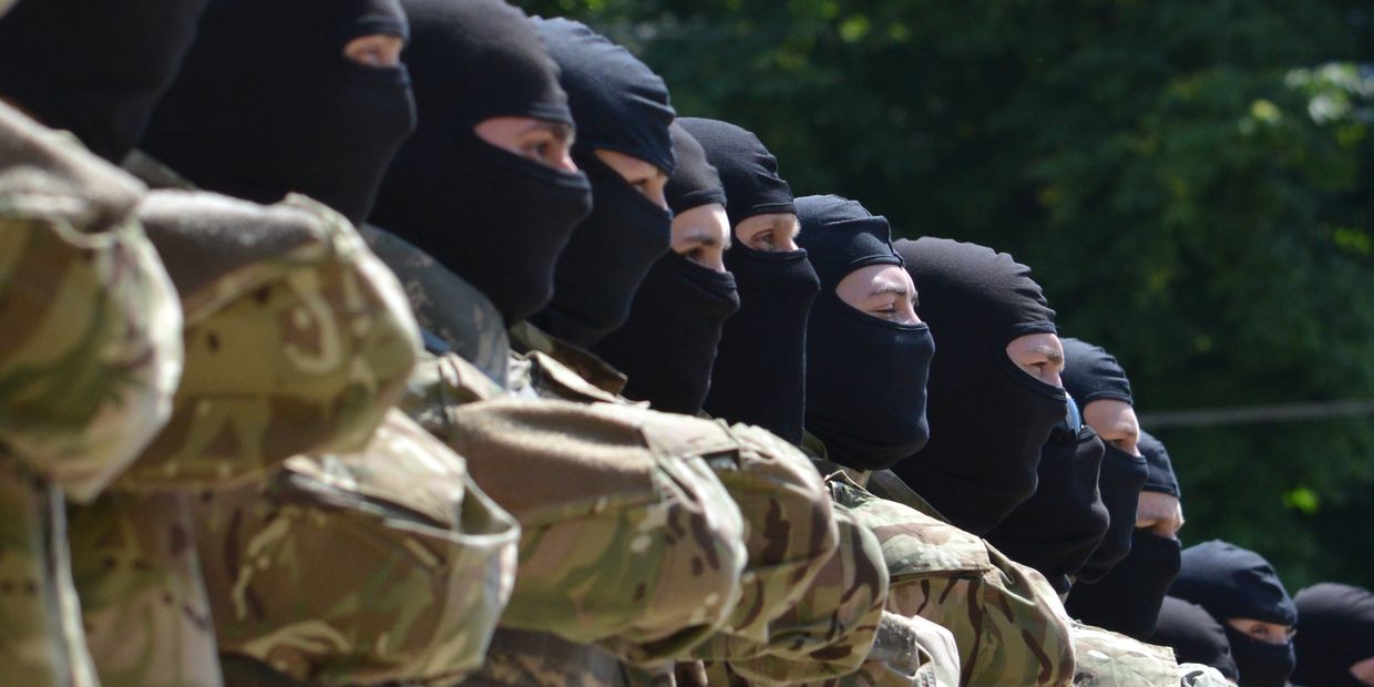 Бойцы батальона “Азов” принимают присягу на верность Украине на Софийской площади в Киеве Бойцы батальона “Азов” принимают присягу на верность Украине на Софийской площади в Киеве