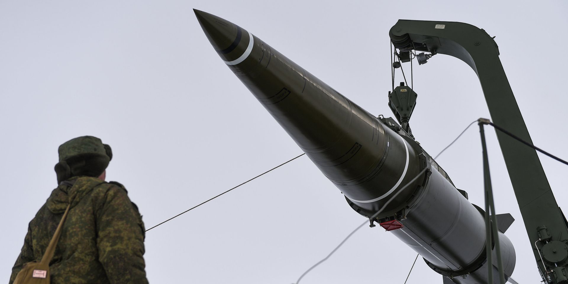 Подготовка к боевому пуску ракеты оперативно-тактического ракетного комплекса (ОТРК) Искандер-М - ИноСМИ, 1920, 07.10.2025