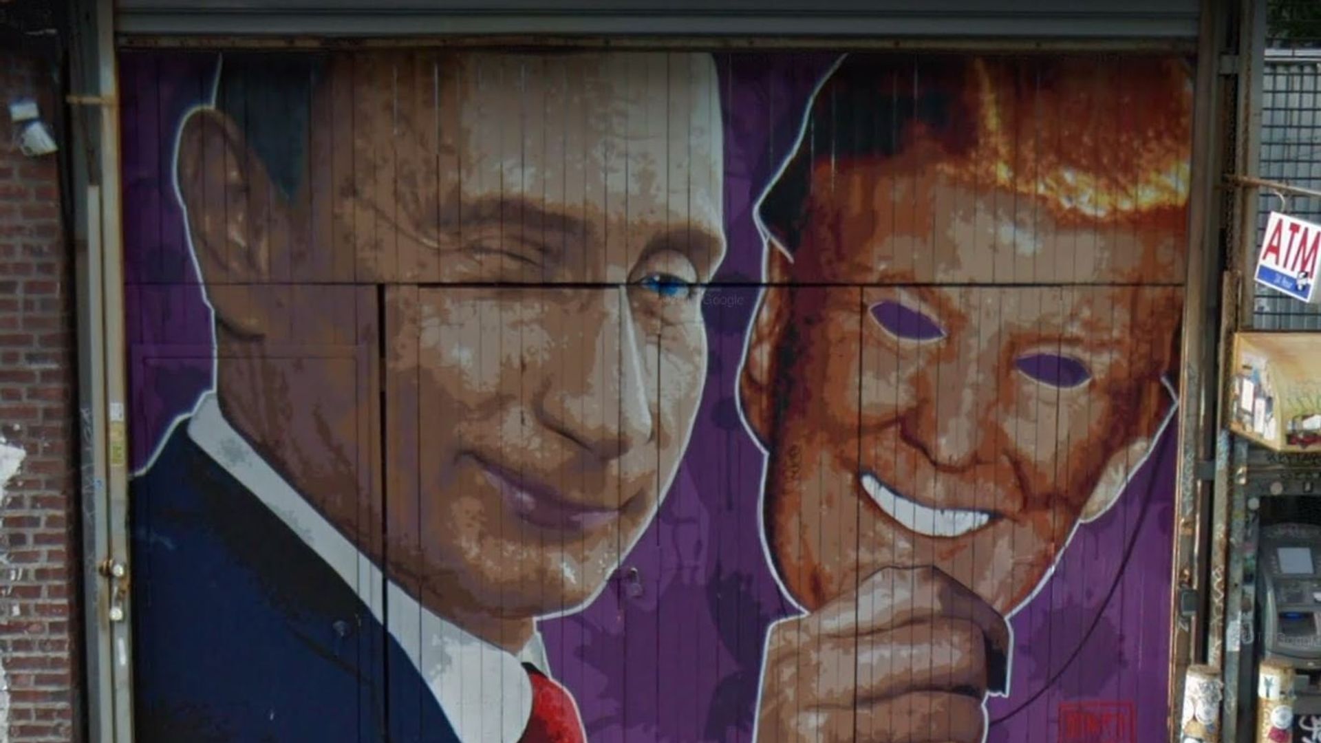 Граффити в Бруклине, Нью-Йорк: Путин снимает маску Трампа - ИноСМИ, 1920, 10.02.2025