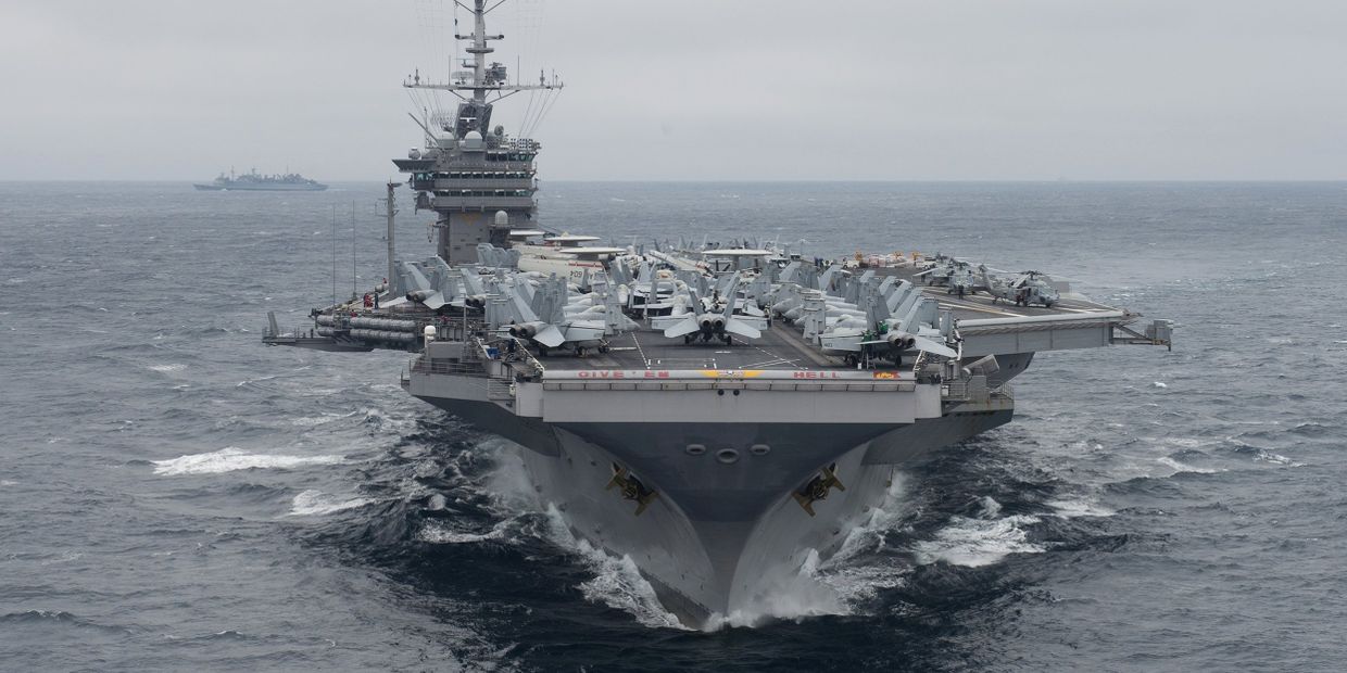 Американский авианосец USS Harry Truman