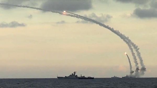 Ракетные корабли наносят массированный удар