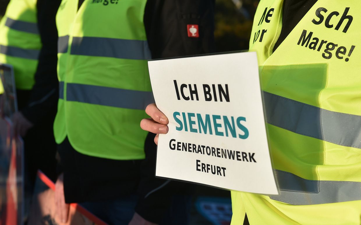 Сотрудники немецких заводов Siemens протестуют против сокращения рабочих мест