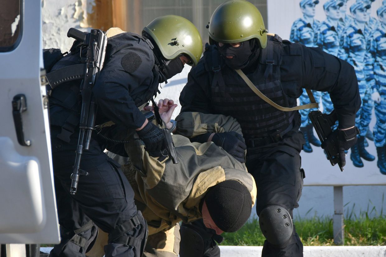Показательные выступления сотрудников спецподразделения ОМОН