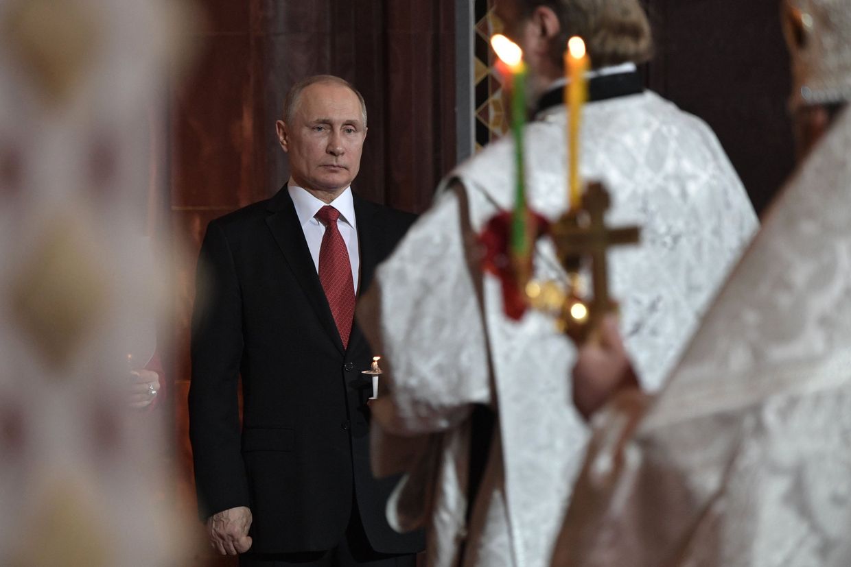 Владимир Путин на праздничном пасхальном богослужении  в кафедральном соборном Храме Христа Спасителя. 8 апреля 2018
