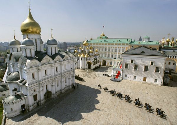 Военный парад в московском Кремле