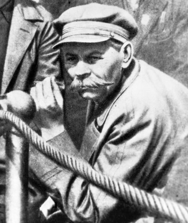 Писатель Максим Горький на Балтийском заводе в Ленинграде