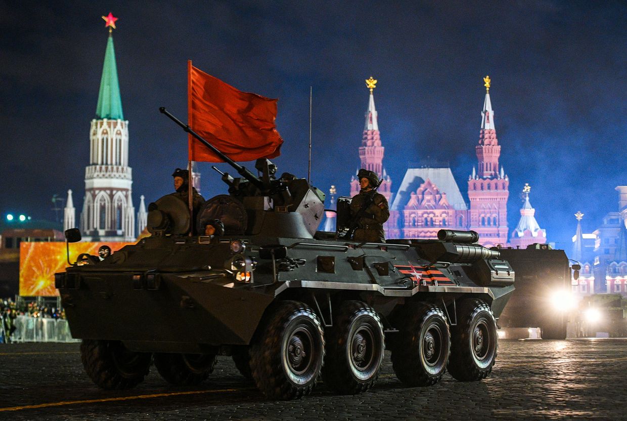 Бронетранспортер БТР-82А на репетиции военного парада на Красной площади Бронетранспортер БТР-82А на репетиции военного парада на Красной площади
