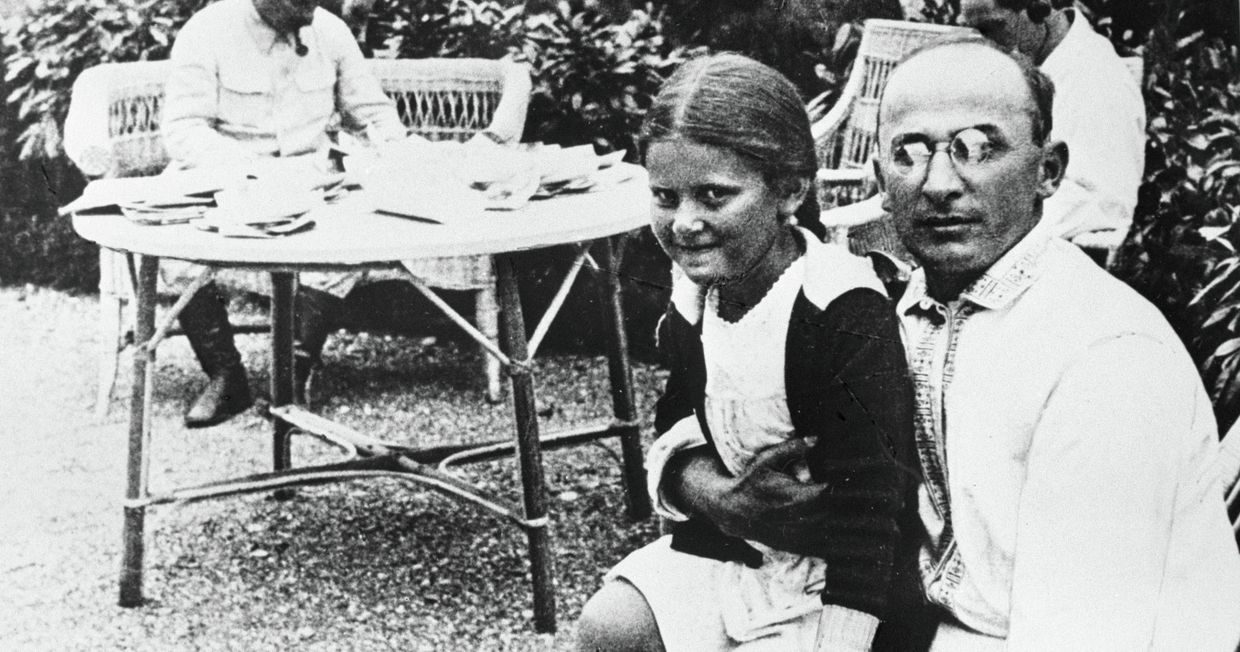 Л. Берия, И. Сталин и Светлана Сталина Л. Берия, И. Сталин и Светлана Сталина