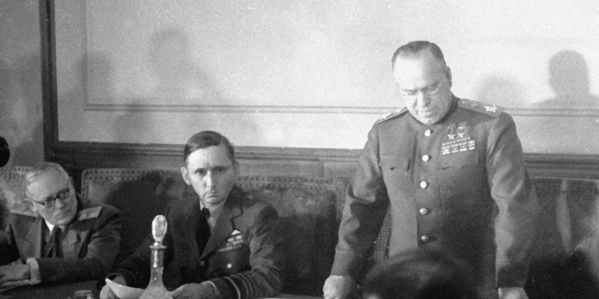 Маршал Советского Союза Георгий Константинович Жуков зачитывает акт о безоговорочной капитуляции Германских вооруженный сил - ИноСМИ, 1920, 09.05.2025