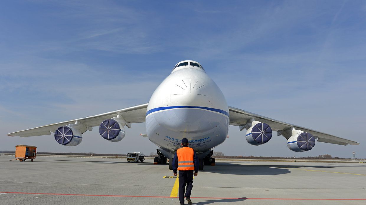 Транспортный самолет Ан-124 в Лейпциге, Германия