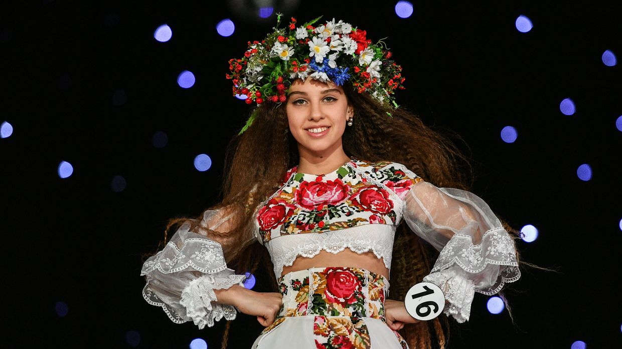 Юная участница на финале Всероссийского конкурса Юная российская красавица 2017