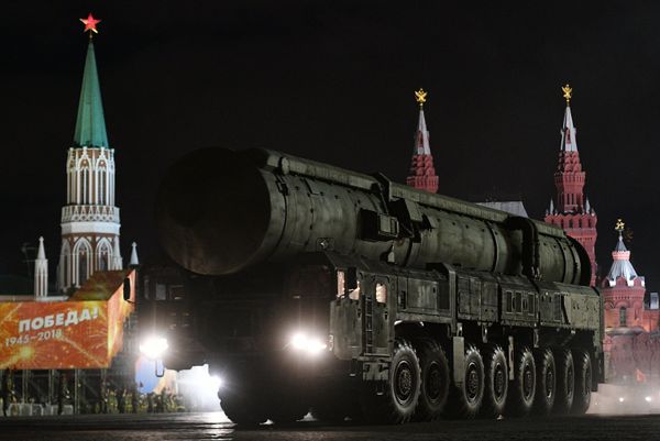 Комплекс РС-24 Ярс на репетиции военного парада на Красной площади Комплекс РС-24 Ярс на репетиции военного парада на Красной площади