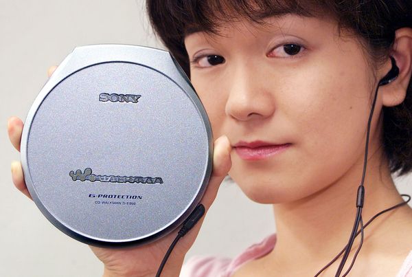 Презентация портативного CD-плеера от компании Sony в Токи