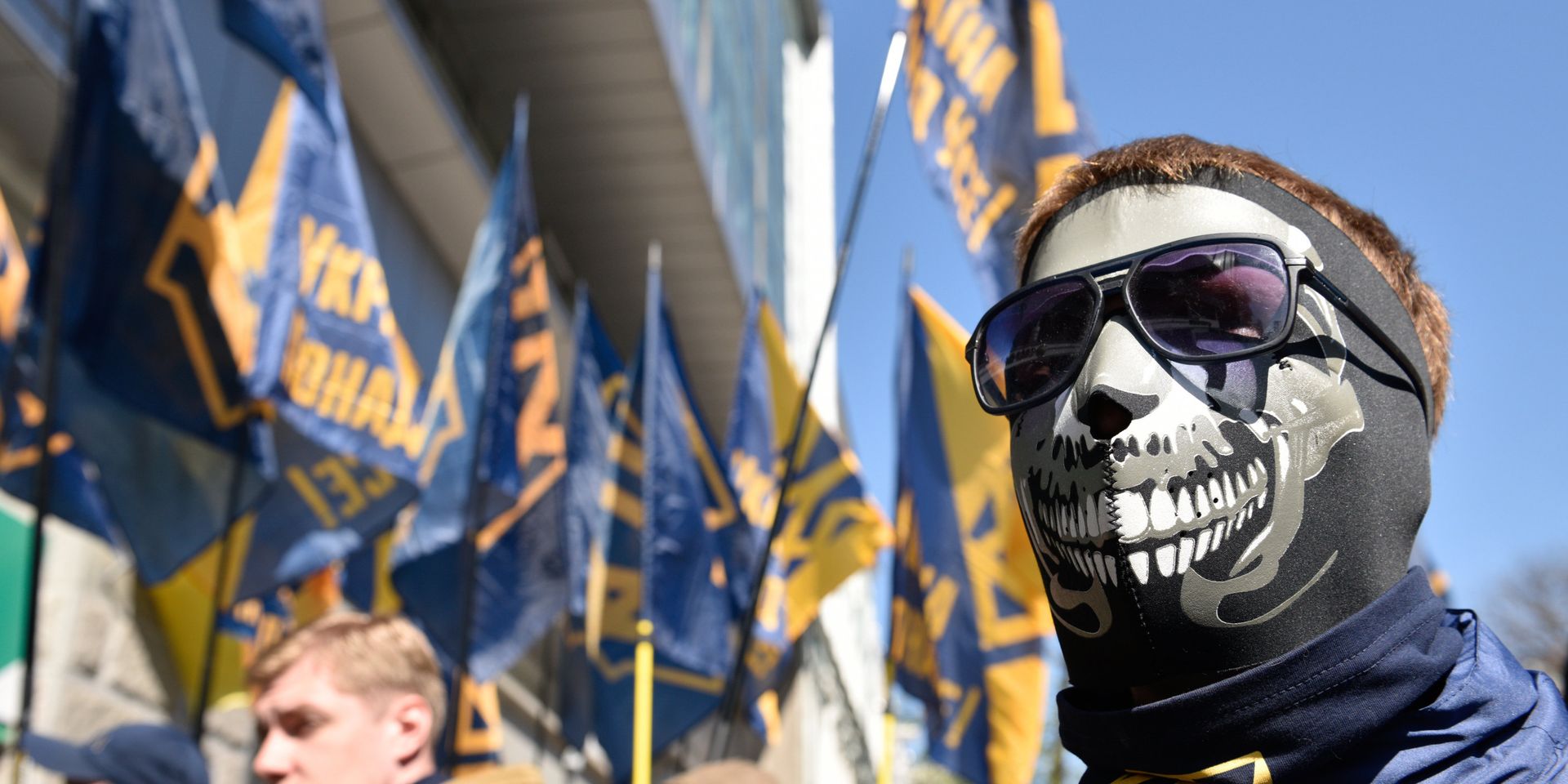 Акция протеста радикалов у здания украинского филиала Сбербанка в Киеве. 10 апреля 2017 - ИноСМИ, 1920, 22.12.2020