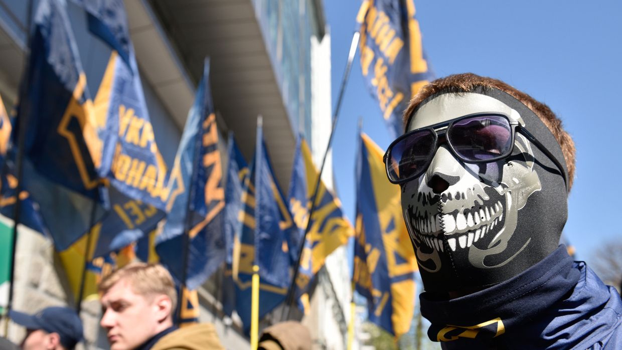 Акция протеста радикалов у здания украинского филиала Сбербанка в Киеве. 10 апреля 2017 Акция протеста радикалов у здания украинского филиала Сбербанка в Киеве. 10 апреля 2017