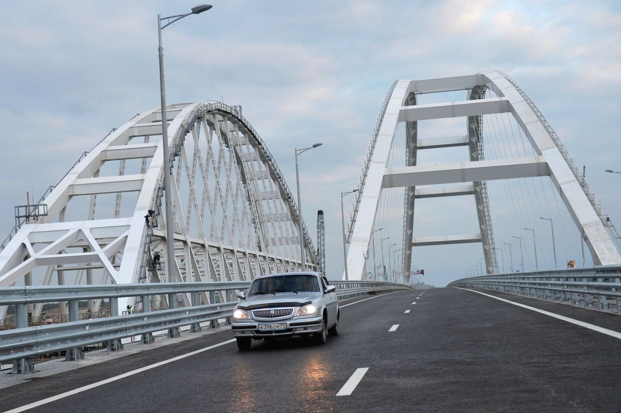 Начало автомобильного движения по Крымскому мосту