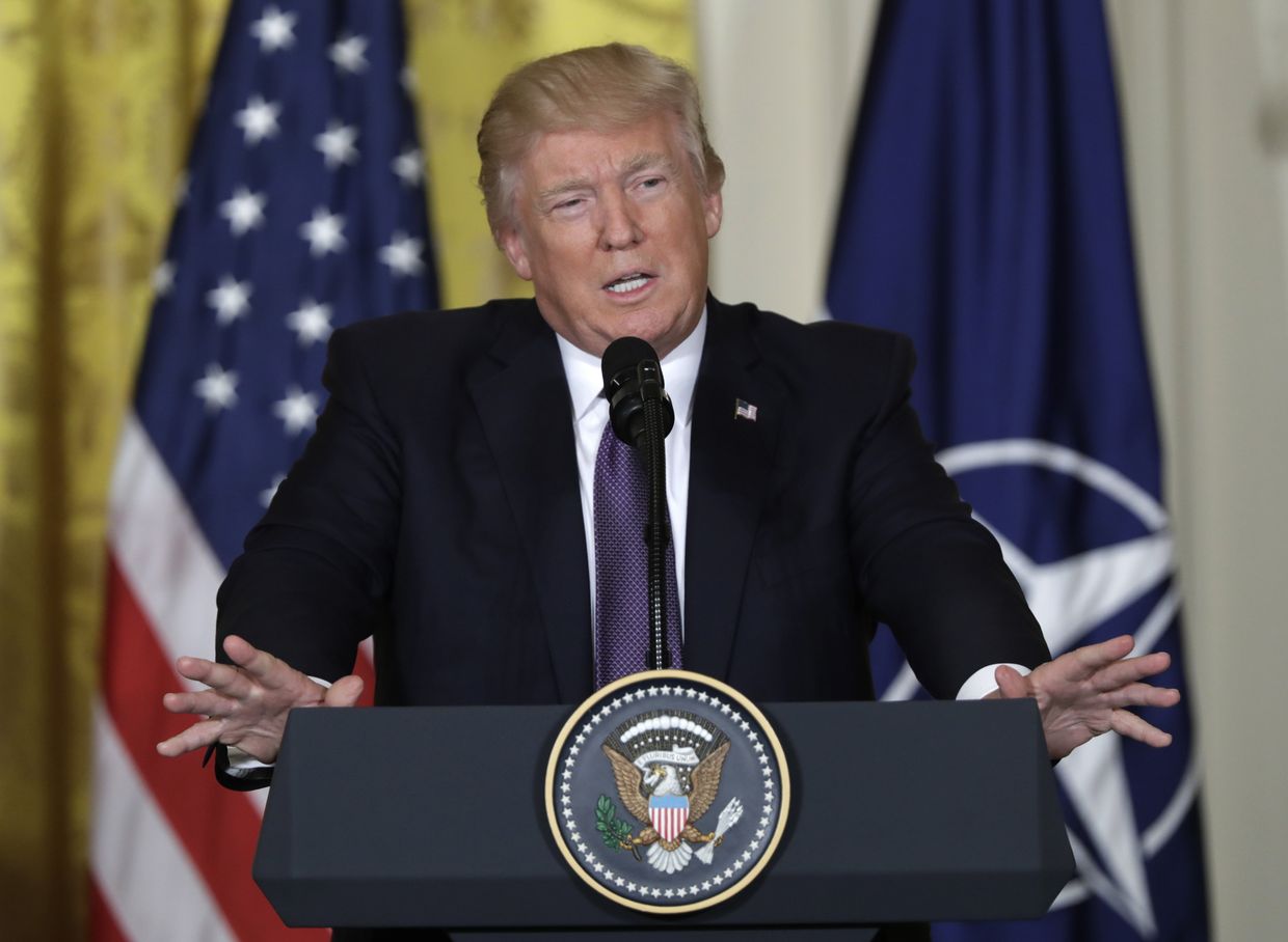 Президент США Дональд Трамп во время пресс-конференции с Генеральным секретарем НАТО Йенсом Столтенбергом в Вашингтоне
